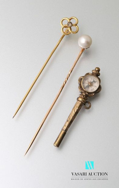 null A tie pin in yellow gold 750 thousandths decorated with a cultured pearl 

2,3...