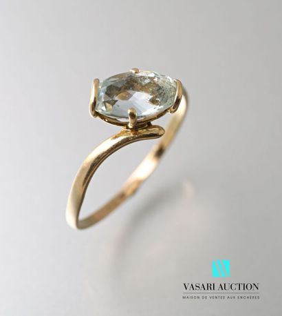 null Yellow gold ring 750 thousandths crossed set with an oval aquamarine in the...