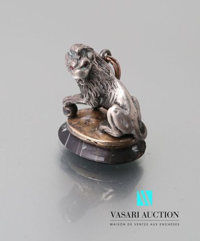 null Cachet à motif d'un lion en argent, le sceau en sardonyx non gravé, XIXème siècle,...