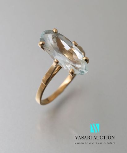 null Yellow gold ring 750 thousandth set with an oval aquamarine, eagle head hallmark...