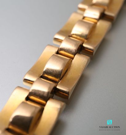  Montre bracelet de dame en or jaune 750 millièmes des années 1940, le boîtier carré...