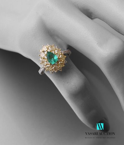null Yellow and white gold ring set with a pear-cut emerald of 0.55 carat in a setting...