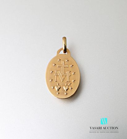 null Medal in yellow gold 750 thousandths representing a virgin and a monogram on...
