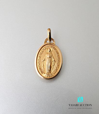 null Medal in yellow gold 750 thousandths representing a virgin and a monogram on...