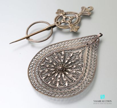 null An important pendant of pear shape out of silver plated metal filigree length...