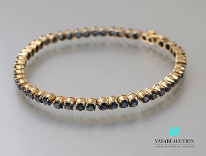 null Bracelet line in yellow gold 750 thousandth set with 50 round faceted sapphires....
