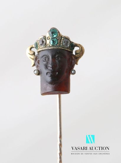 null Gold-plated pin decorated with an Egyptian head in brown glass topped with a...