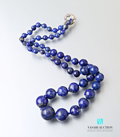 null Necklace in lapis lazuli, the clasp buoy.

Length : 49,5 cm