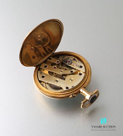 null Yellow gold collar watch 750 thousandths, the back decorated with three diamonds...