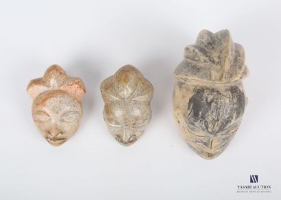 null GABON

Ensemble de trois sculpture de tête anthropomorphe en pierre de Mbigou.

(légères...