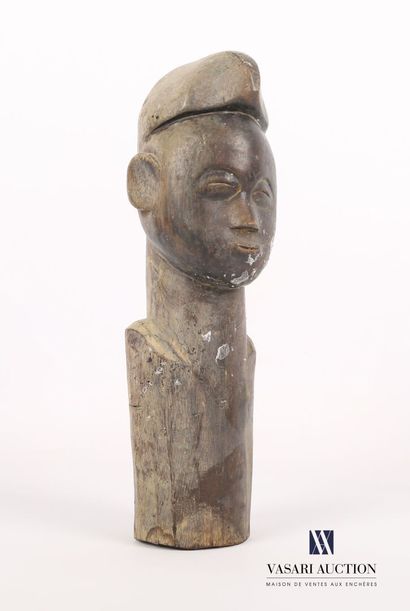 null GABON

Statuette en bois sculpté 

(légères usures)

Haut. : 24 cm