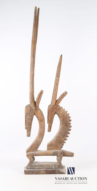 null AFRIQUE

Sujet en bois sculpté représentant deux cervidés.

(restauration)

Haut....