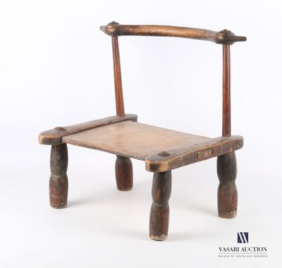 null AFRIQUE

Chaise en bois sculpté le dossier droit présente une barrette cintrée,...