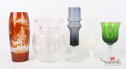 null Lot de vase en verre et cristal comprenant un vase en verre orangé et translucide...