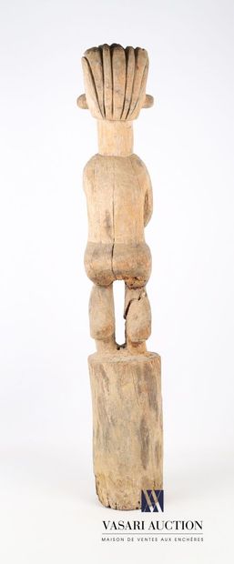 null AFRIQUE

Fétiche en bois sculpté représentant une figure anthropomorphe sur...