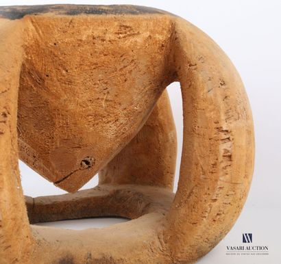 null AFRIQUE 

Tabouret en bois sculpté l'assise de forme ovale repose sur quatre...