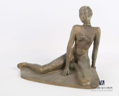 null UZAC François (1926-2022)

Sujet en terre cuite blanche figurant une femme nue...