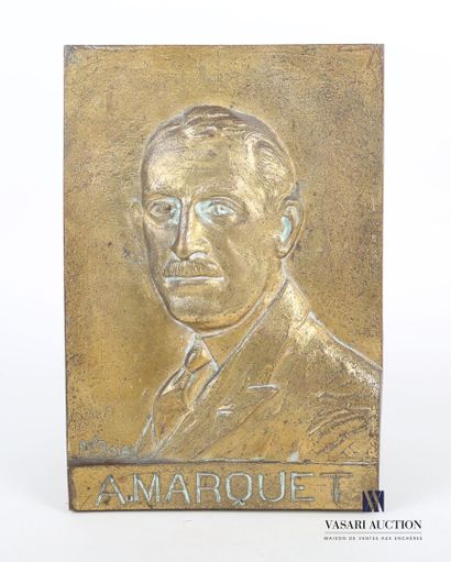null BAISE Ml 

Portrait d'Albert Marquet

Bronze à patiné doré

Signé en bas à gauche...