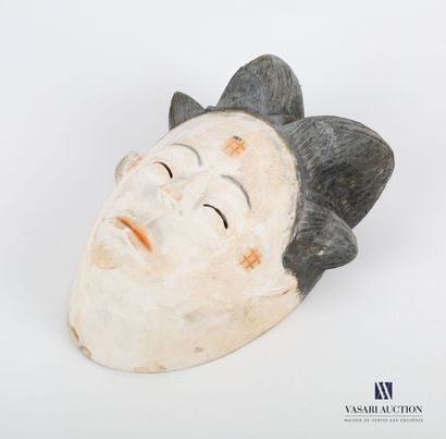null GABON - PUNU

Masque en bois sculpté et teinté blanc, noir et orange.

(légères...