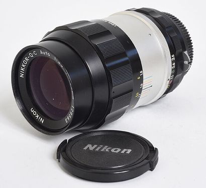 null Objectif Nikon (argentique) Télé Nikkor-QC nonAi 135mm f/3,5 et 2 bouchons

Bon...