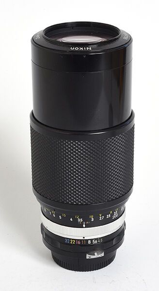 null Objectif Nikon (argentique) Télé Zoom Nikkor-C Auto nonAi 80-200mm f/4,5

Bon...
