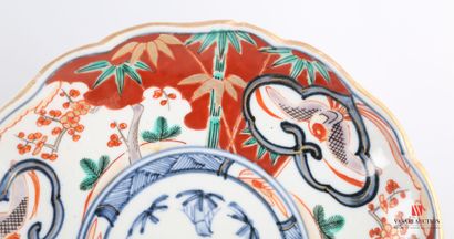 null JAPON

Plat de forme ronde à légères côtes en porcelaine, à décor dit Imari...