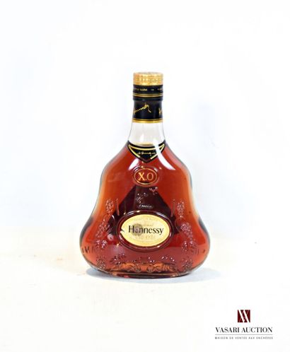 null 1 Carafe	Cognac HENNESSY X.O		

	35 cl - 40°. Et. tachée (1 accroc). N : 2 ...