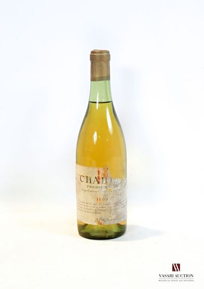 null 1 bottle CHABLIS 1er Cru mise Nicolas 1969

	Faded, stained and torn. N : 3,5...