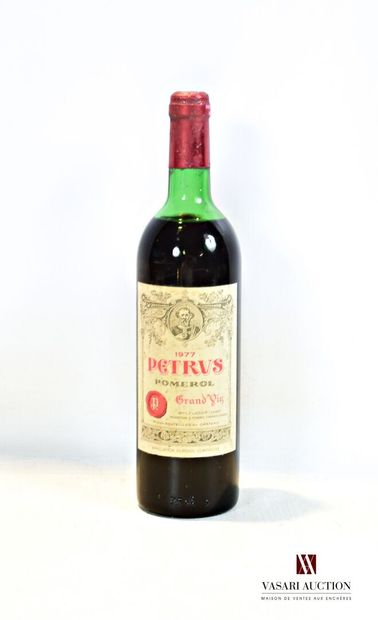 null 1 bouteille	PÉTRUS	Pomerol	1977

	Et. un peu tachée. N : ht/mi épaule.