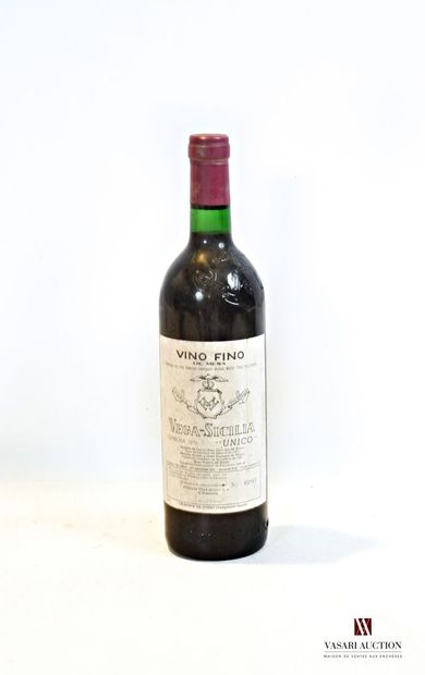null 1 bouteille	VEGA SICILIA Unico		1976

	Et. tachée. N : mi/bas goulot.