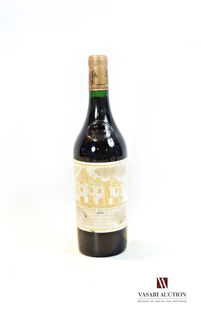 null 1 bouteille	Château HAUT BRION	Graves 1er GCC	1994

	Et. fanée, tachée et usée....