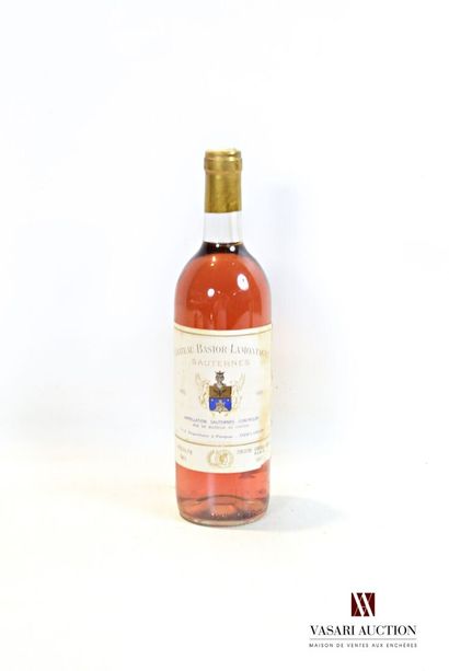 null 1 bottle Château BASTOR LAMONTAGNE Sauternes 1985

	And. stained. N: low ne...