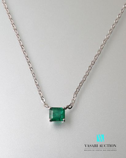 null Necklace in white gold 750 thousandths decorated with an emerald of size calibrating...