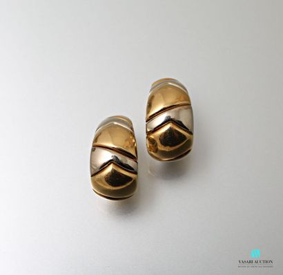 null Bulgari, paire de clips d'oreilles en or jaune et gris 750 millièmes à décor...