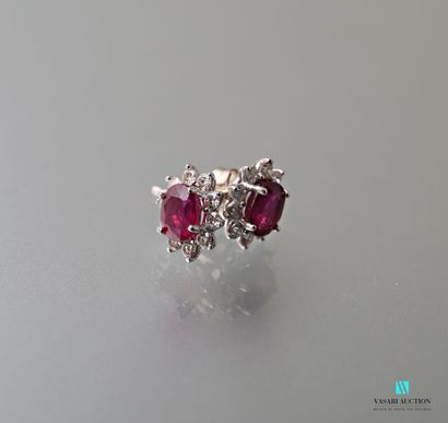 null Pair of earrings in white gold 750 thousandths set with two treated rubies calibrating...