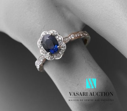 null Ring in white gold 750 thousandth set in its center with an unheated oval sapphire...