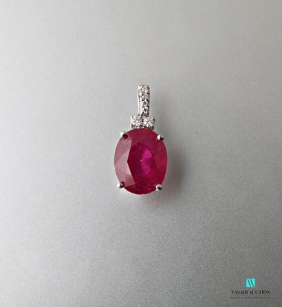 null Pendant in white gold 750 thousandths decorated with a treated ruby of oval...