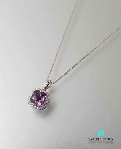 null Cushion-shaped pendant and its chain with mesh forçat in white gold 750 thousandths,...