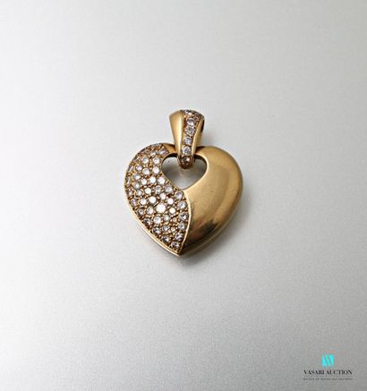 null Pendant heart in yellow gold 750 thousandths, the top openwork in the shape...