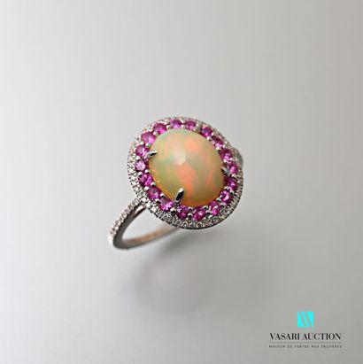null Ring in white gold 750 thousandth set in its center of an oval cabochon opal...