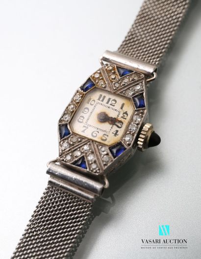 null Art Deco ladies' wristwatch, tonneau-shaped case, square cutaway dial, cream-colored...