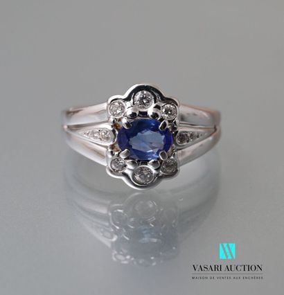 null Ring in white gold 750 thousandth set in its center of a sapphire of oval size...