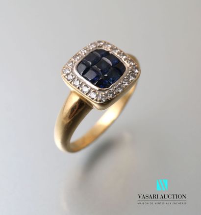 null Ring in yellow gold 750 thousandth, square pattern set with calibrated sapphires...