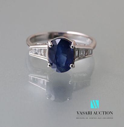 null Ring in white gold 750 thousandths decorated in its center of a sapphire of...