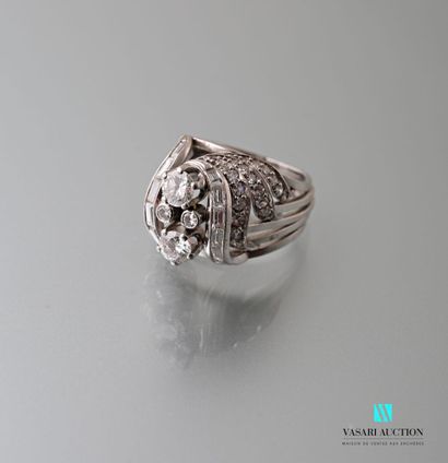 null Platinum ring of the 1950s, consisting of four flat rings ending in scrolls...