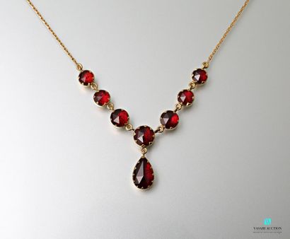 null Necklace drapery, the chain in yellow gold 750 thousandths mesh forçat, the...