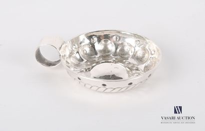 null Silver wine taster (1819-1838), the body decorated with gadroons and pastilles,...