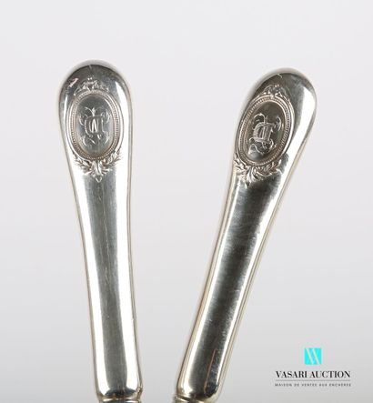 null Salad service, the handles in plain silver presents a medallion with a number...