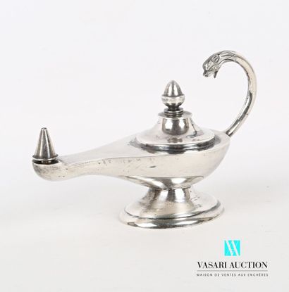 null Oil lamp in the oriental style, silver 925 thousandths, it rests on a pedestal...