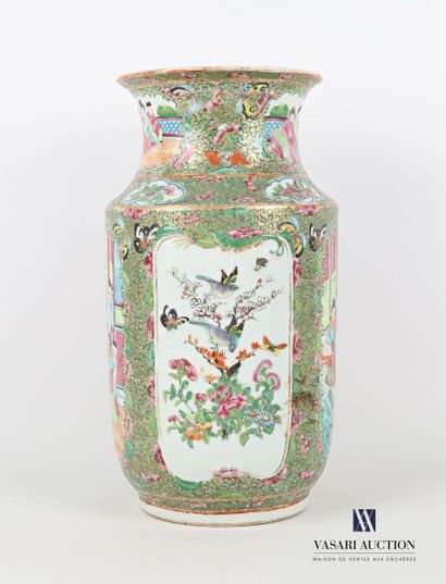 CHINE - CANTON

Vase en porcelaine blanche...